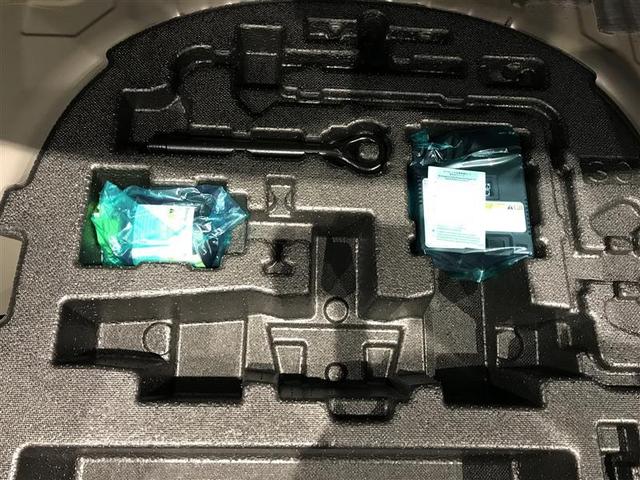 クラウンクロスオーバー Ｇアドバンスド　衝突軽減装置　フルセグテレビ　クルコン　横滑防止装置　ドライブレコーダー　ＬＥＤヘッドライト　記録簿　Ｂカメラ　Ｐシート　ＥＴＣ　オートエアコン　ＡＣ１００Ｖ電源　ＡＵＸ　エアバッグ　４ＷＤ　キーレス（28枚目）