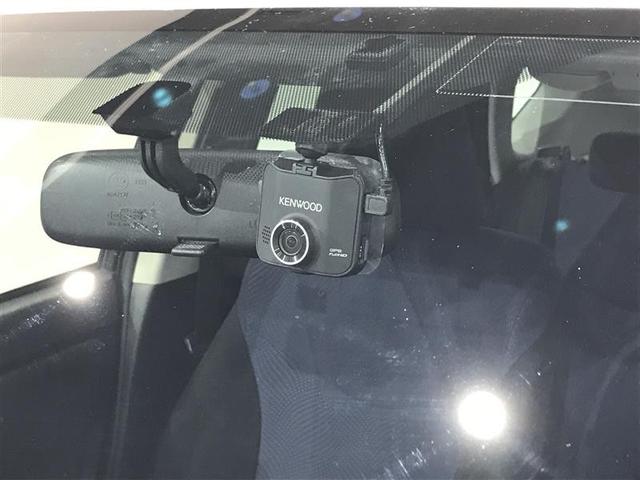 プリウス Ｓ　Ｂモニタ－　フルセグ地デジ　ＡＵＸ接続可　インテリキー　デュアルエアバック　エアＢ　イモビライザー　ドライブレコ－ダ－　ＤＶＤ再生可能　ナビＴＶ　ＡＵＴＯエアコン　横スベリ防止　アルミホイール　ＡＢＳ（3枚目）