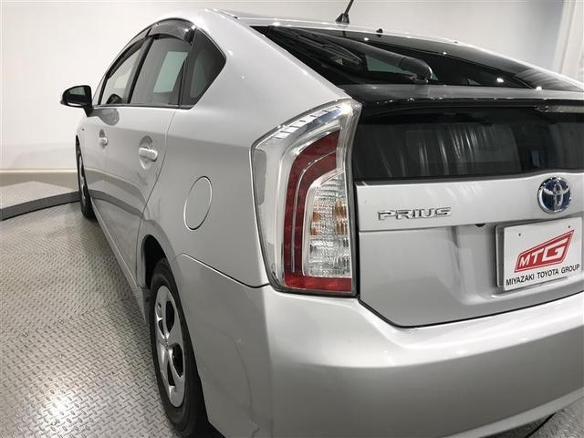 プリウス Ｓ　Ｂモニタ－　フルセグ地デジ　ＡＵＸ接続可　インテリキー　デュアルエアバック　エアＢ　イモビライザー　ドライブレコ－ダ－　ＤＶＤ再生可能　ナビＴＶ　ＡＵＴＯエアコン　横スベリ防止　アルミホイール　ＡＢＳ（32枚目）