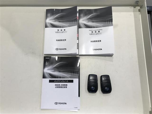 ハリアーハイブリッド Ｚ　レザーパッケージ　リヤカメラ　ムーンルーフ　スマートキ　本革　横滑り防止機能　盗難防止装置　ＡＢＳ　キーフリーシステム　電動パワーシート　アルミホイール　ＬＥＤランプ　記録簿　ナビ＆ＴＶ　メディアプレイヤー接続（16枚目）