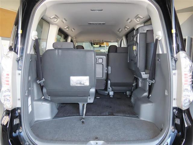 ヴォクシー ZS 煌II スマートキー&プッシュスタート キーレス リアオートエアコン 盗難防止装置 パワーウィンドウ DVD再生可 エアコン TVナビ パワステ Wエアバッグ ウォークスルー ミュージックプレイヤー接続可(28枚目)