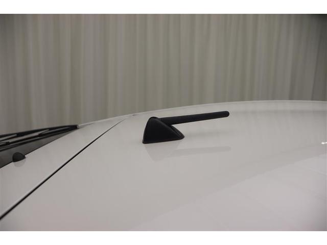 プリウス Ｓ　Ｂモニタ－　ＡＵＸ接続可　インテリキー　デュアルエアバック　エアＢ　イモビライザー　ナビＴＶ　ＡＵＴＯエアコン　横スベリ防止　アルミホイール　ＥＴＣ装備　ＡＢＳ　サイドエアバッグ　パワーステアリング（7枚目）