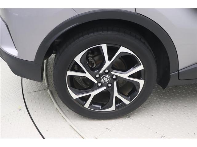 スポーティな印象を与える純正アルミホイールです！どこまでも走っていきたくなるようなデザインですね♪