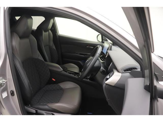 フロントシートは乗り心地が良く、長距離や長時間運転しても疲れにくい快適シート♪