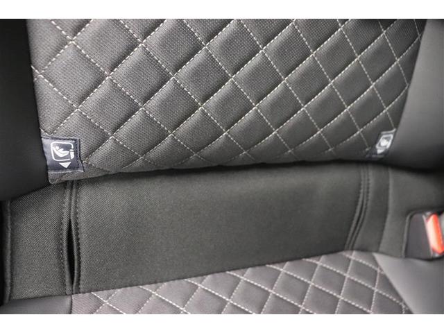 【ＩＳＯＦＩＸ対応】シートベルトを使わずチャイルドシートとクルマの固定金具を連結するだけでカンタンにガッチリ固定できる機能です！取り外しも楽チンでシートにチャイルドシート跡も残りにくいです♪