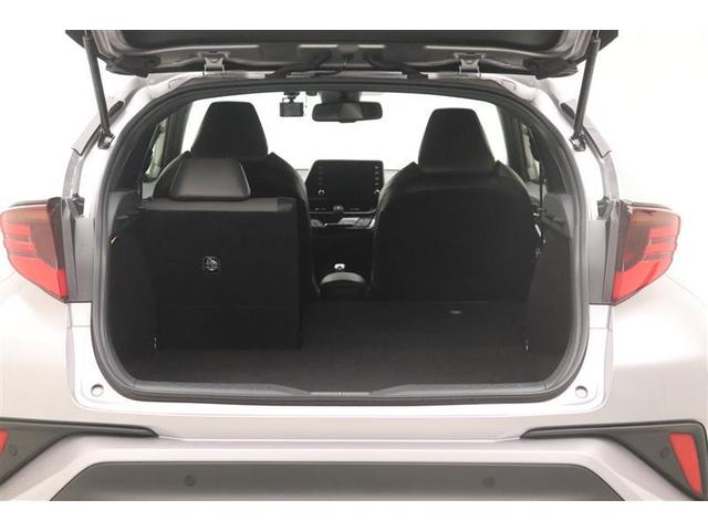 分割可倒式のリヤシートで、様々なシートアレンジが可能♪