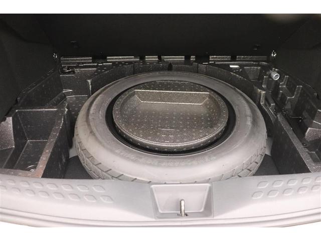 【スペアタイヤ】緊急時にも安心！デッキボードの下にはスペアタイヤが装備されています！