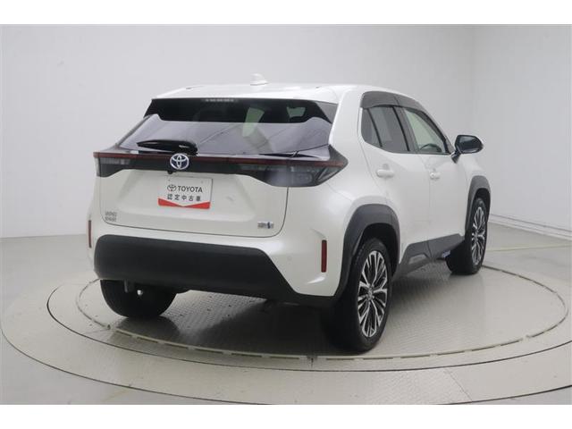 ヤリスクロス ハイブリッドＺ　インテリジェントキー　アルミホイル　ＬＥＤライト　１オ－ナ－　リアカメラ　クルーズコントロール　整備記録簿　横滑り防止システム　ナビＴＶ　メモリーナビゲーション　電動シ－ト　パワステ　オートエアコン（4枚目）