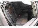 後部座席も足元スペースはしっかり確保されていて、ゆとりの広さです♪