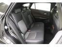 後部座席も足元スペースはしっかり確保されていて、ゆとりの広さです♪