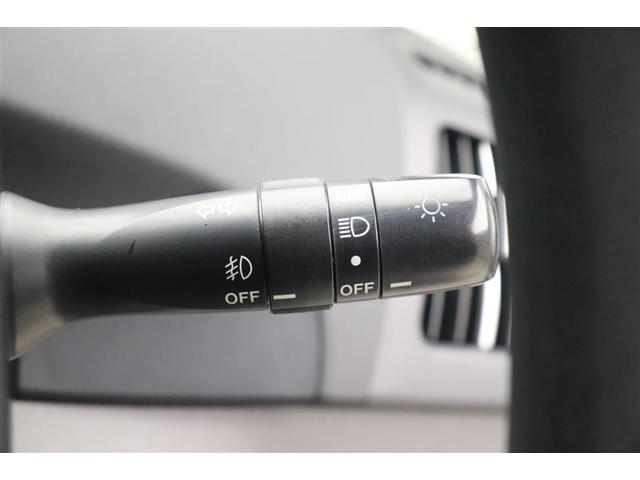 プリウス Ｓ　Ｂモニタ－　インテリキー　デュアルエアバック　エアＢ　イモビライザー　ＤＶＤ再生可能　ナビＴＶ　ＡＵＴＯエアコン　横スベリ防止　アルミホイール　ＥＴＣ装備　ＡＢＳ　サイドエアバッグ　パワーステアリング（13枚目）