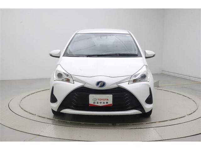 ヴィッツ ハイブリッドＦ　横滑り防止機能　盗難防止装置　ドライブレコーダー　キーレス　パワーステアリング　エアコン　パワーウィンドウ　ＡＢＳ　デュアルエアバッグ　エアバッグ　踏み間違い防止（2枚目）