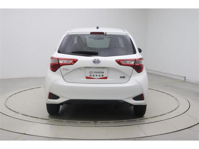 ヴィッツ ハイブリッドＦ　横滑り防止機能　盗難防止装置　ドライブレコーダー　キーレス　パワーステアリング　エアコン　パワーウィンドウ　ＡＢＳ　デュアルエアバッグ　エアバッグ　踏み間違い防止（5枚目）