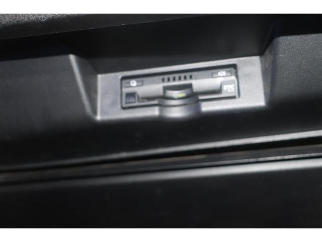 ハリアー プレミアム　エアロ付　大型サンルーフ　カーテンエアバッグ　クルーズＣ　記録簿あり　Ｂカメラ　電動パワーシート　ＬＥＤライト　メモリナビ　横滑り防止機能　オートエアコン　Ａストップ　エアバッグ　ＡＷ　ＤＶＤ再生可（11枚目）