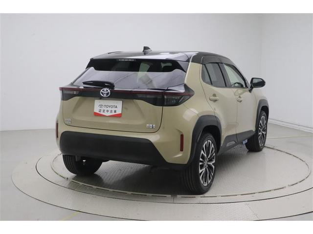 ヤリスクロス ハイブリッドＺ　スマートエントリー　Ｂカメ　横滑り防止　点検記録簿　ＬＥＤライト　クルーズＣ　ＥＴＣ付き　アルミホイール　助手席エアバッグ　オートエアコン　パワステ　運転席パワーシート　キーフリー　イモビ　ＡＢＳ（4枚目）