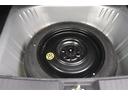 【スペアタイヤ】緊急時にも安心!デッキボードの下にはスペアタイヤが装備されています!