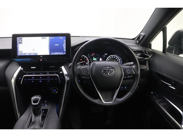 落ち着いた色合いの運転席廻りで飽きの来ないスッキリとしたデザイン♪