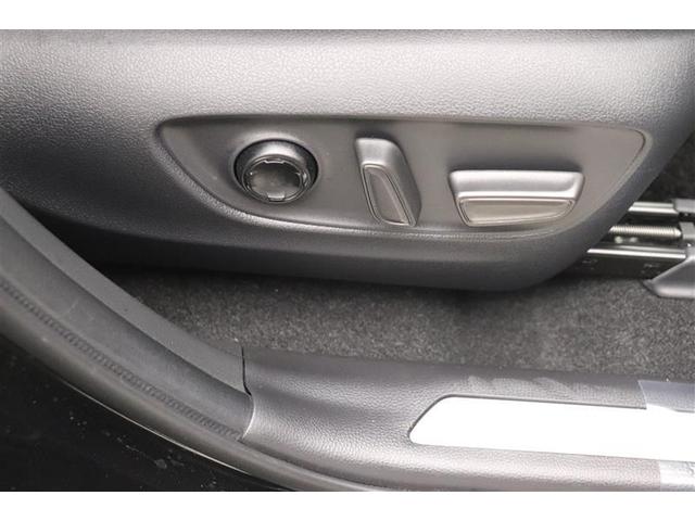 パワーシート搭載。微妙な調整が手軽にでき、最適なポジションで運転することが可能です。