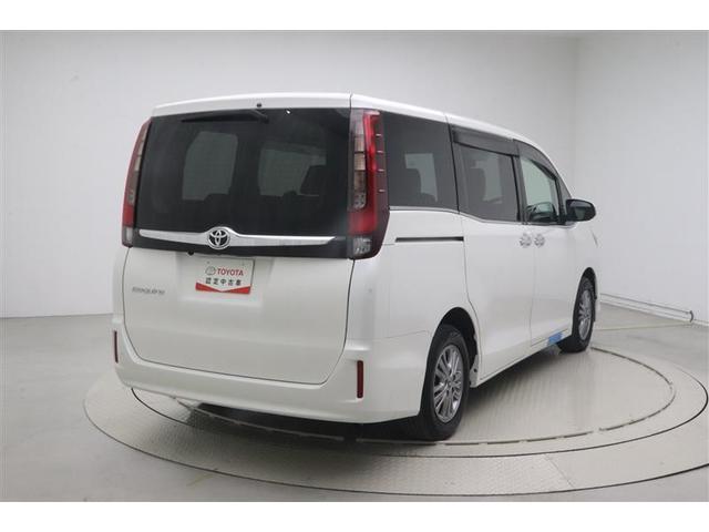 エスクァイア Ｇｉ　両側Ｐドア　ウォークスルー　スマートキーＰスタート　リアカメラ　ＡＵＸ　アイドリングＳＴＯＰ　ＥＴＣ車載器　オートエアコン　イモビライザー　オートクルーズコントロール　キーレス　ナビＴＶ　ＡＢＳ　３列（4枚目）