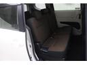 後部座席も足元スペースはしっかり確保されていて、ゆとりの広さです♪
