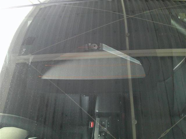 プリウス Ｚ　リアカメラ　プリクラッシュ　ＰＷシート　メモリナビ　ＡＣ１００Ｖ電源　ＬＥＤランプ　ナビ・ＴＶ　オートクルーズ　アルミホイール　ＡＣ　運転席エアバッグ　横滑り防止装置　ＥＴＣ付　盗難防止システム（16枚目）