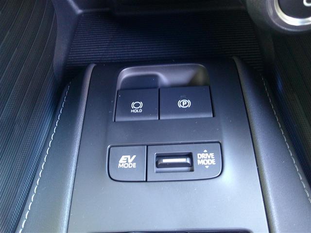 ハリアーハイブリッド Ｚ　アルミホイル　リヤカメラ　ドライブレコーダ　電動パワーシート　Ａクルコン　フルセグテレビ　ＡＵＸ　ＬＥＤライト　ＡＣ１００Ｖ　盗難防止装置　横滑り防止機能　ナビＴＶ　キーレス　ＥＴＣ付　スマートキー（13枚目）