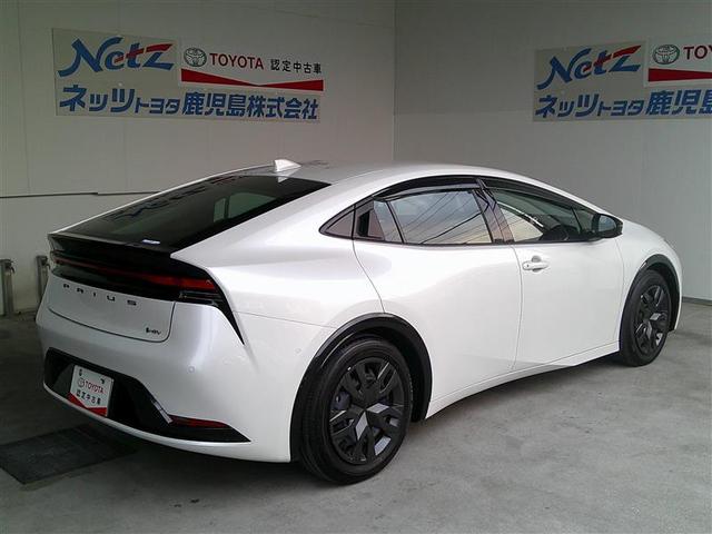 プリウス Ｚ　リアカメラ　プリクラッシュ　ＰＷシート　メモリナビ　ＡＣ１００Ｖ電源　ＬＥＤランプ　ナビ・ＴＶ　オートクルーズ　ＡＣ　運転席エアバッグ　横滑り防止装置　ＥＴＣ付　盗難防止システム　パワーウインドウ（3枚目）