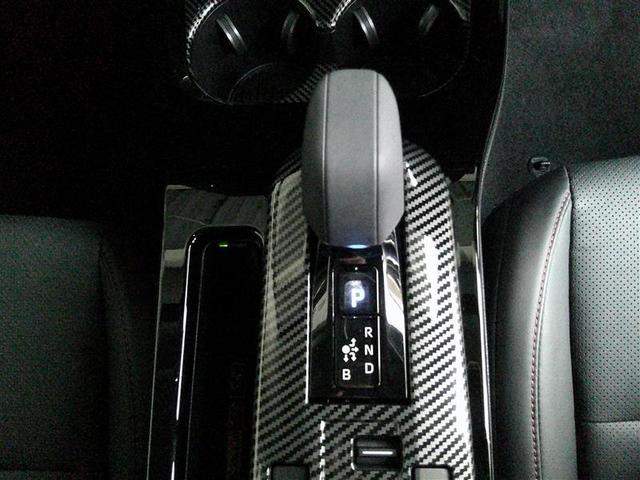 プリウス Ｚ　リアカメラ　プリクラッシュ　ＰＷシート　メモリナビ　ＡＣ１００Ｖ電源　ＬＥＤランプ　ナビ・ＴＶ　オートクルーズ　ＡＣ　運転席エアバッグ　横滑り防止装置　ＥＴＣ付　盗難防止システム　パワーウインドウ（10枚目）