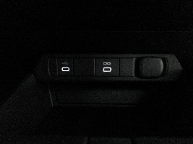 プリウス Ｚ　リアカメラ　プリクラッシュ　ＰＷシート　メモリナビ　ＡＣ１００Ｖ電源　ＬＥＤランプ　ナビ・ＴＶ　オートクルーズ　ＡＣ　運転席エアバッグ　横滑り防止装置　ＥＴＣ付　盗難防止システム　パワーウインドウ（13枚目）