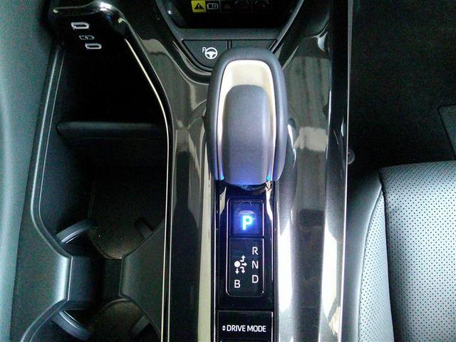 クラウンスポーツ Ｚ　ＡＷＤ　フルセグテレビ　１オーナー　ＥＴＣ車載器　ＴＶナビ　クルコン　横滑り防止装置　エアバッグ　本革　ＡＣ１００Ｖ　ミュージックプレイヤー接続可　メモリナビ　ドラレコ　キーレス　盗難防止装置　ＡＢＳ（10枚目）