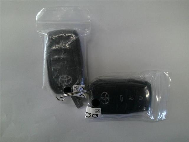 カローラクロス Ｚ　助手席エアバッグ　Ｂカメラ　ＬＥＤライト　サイドエアバッグ　スマートキー　オートエアコン　ドライブレコーダー　メモリーナビ　運転席パワーシート　ナビ　ミュージックプレイヤー接続可　ＥＴＣ　キーレス（29枚目）