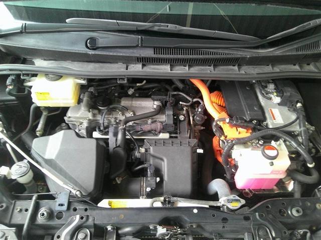 ノア ハイブリッドＧ　Ｒカメラ　エアロ　スマートキー＆プッシュスタート　ＬＥＤへッドライト　地デジ　イモビライザー　記録簿有　Ｗエアコン　パワーウインドウ　アルミ　クルコン　エアバッグ　横滑り防止　ＤＶＤ再生機能　パワステ（27枚目）