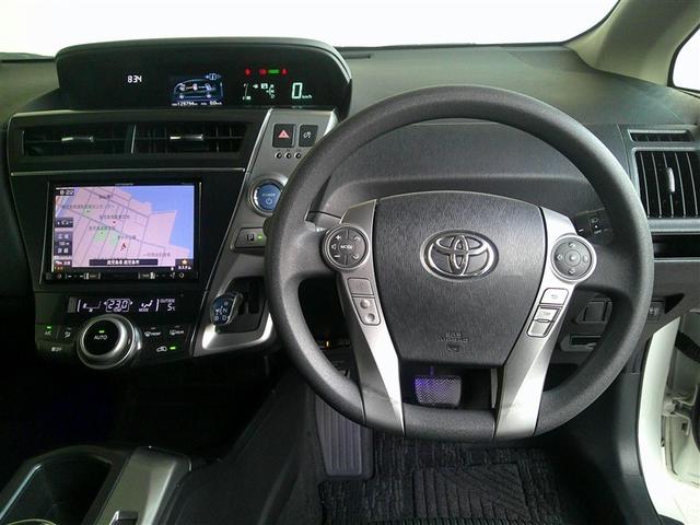 プリウスα Ｓ　ナビＴＶ　パワステ　リアカメラ　横滑防止装置　エアコン　三列シート　スマートキー　フルセグ　ＡＢＳ　アルミホイール　ＤＶＤ再生　ＥＴＣ　パワーウインドウ　メモリーナビ　キーレスエントリー　セキュリティ（4枚目）