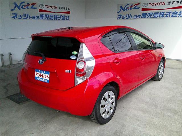 アクア Ｓ　スマートキープッシュスタート　キーレスエントリ　イモビ　ナビ＆ＴＶ　オートエアコン　デュアルエアバック　ＥＳＣ　Ｂカメラ　パワーウィンドウ　ＥＴＣ　ＳＲＳ　ワンセグＴＶ　パワーステアリング　ＡＢＳ（3枚目）