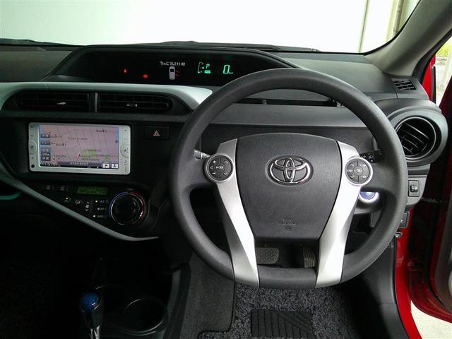 アクア Ｓ　スマートキープッシュスタート　キーレスエントリ　イモビ　ナビ＆ＴＶ　オートエアコン　デュアルエアバック　ＥＳＣ　Ｂカメラ　パワーウィンドウ　ＥＴＣ　ＳＲＳ　ワンセグＴＶ　パワーステアリング　ＡＢＳ（4枚目）