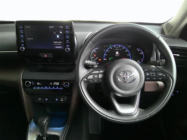 ヤリスクロス ハイブリッドＺ　スマートキ　衝突軽減ブレーキ　リヤカメラ　点検記録簿　ＬＥＤヘッドライ　ＥＳＣ　クルーズＣ　パワーステアリング　アルミホイール　運転席パワーシート　イモビ　キーフリー　フルオートエアコン　エアバッグ（4枚目）