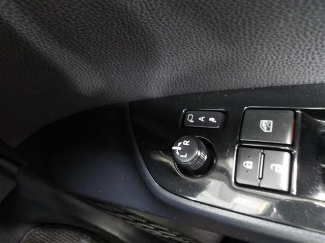 プリウス Ｓツーリングセレクション　レーダーブレーキサポート　フルオートエアコン　デュアルエアバック　バックモニタ－　ＡＷ　イモビ　ＥＳＣ　パワーウインド　スマキ－　ＥＴＣ車載器　サイドエアバック　フルセグ地デジＴＶ　ＤＶＤ再生可能（10枚目）