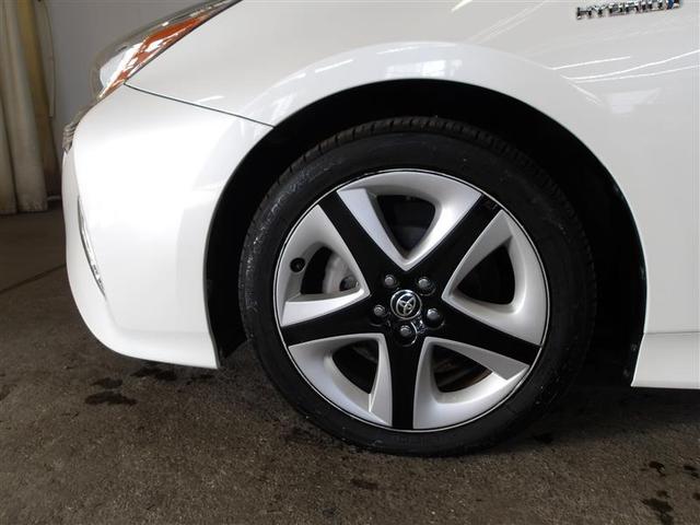 プリウス Ｓツーリングセレクション　レーダーブレーキサポート　フルオートエアコン　デュアルエアバック　バックモニタ－　ＡＷ　イモビ　ＥＳＣ　パワーウインド　スマキ－　ＥＴＣ車載器　サイドエアバック　フルセグ地デジＴＶ　ＤＶＤ再生可能（19枚目）