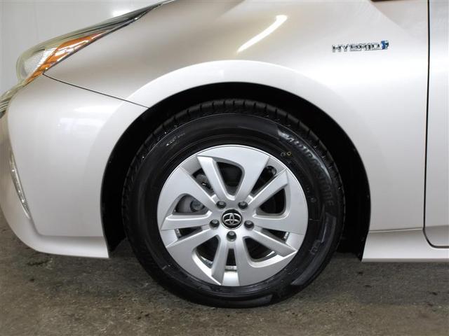 プリウス S DVD視聴可能 LEDヘット 地デジテレビ 盗難防止システム スマキー AC ナビ&TV ドライブレコーダー 横滑り防止システム バックガイドモニター ETC車載器 アルミホイール サイドエアバック(19枚目)