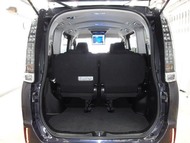 ヴォクシー Ｖ　左側パワースライドドア　ＬＥＤヘッドランプ　メモリーナビ　クルーズコントロール　ＤＶＤ再生　衝突回避支援　ＥＴＣ　スマートキー　ドラレコ　ＥＳＣ　リアエアコン　盗難防止システム　３列シート　ＡＢＳ（14枚目）