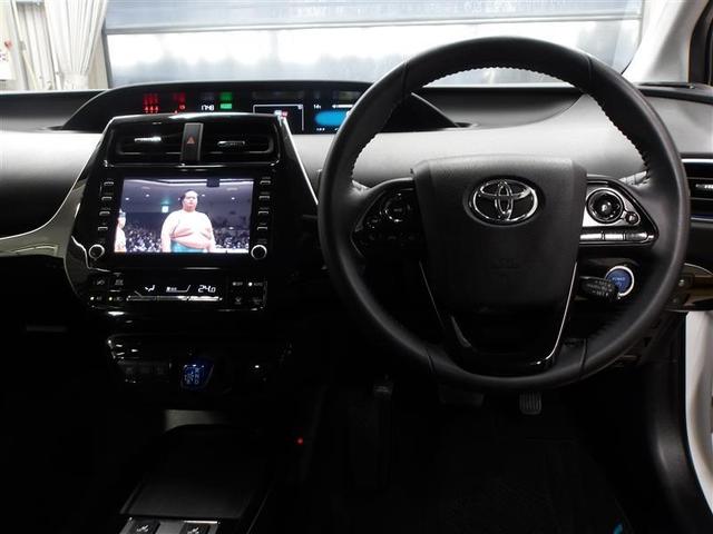 プリウス Ａツーリングセレクション　誤発進抑制　電動シ－ト　スマ－トキ－　テレビ　ＥＴＣ車載器　横滑防止　１００Ｖ　ドラレコ付き　地デジ　イモビライザー　１オーナ　クルコン　ＬＥＤヘッドライト　キーフリ　アルミ　オ－トエアコン　ＡＢＳ（4枚目）