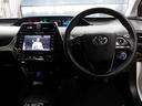 プリウス Ａツーリングセレクション　誤発進抑制　電動シ－ト　スマ－トキ－　テレビ　ＥＴＣ車載器　横滑防止　１００Ｖ　ドラレコ付き　地デジ　イモビライザー　１オーナ　クルコン　ＬＥＤヘッドライト　キーフリ　アルミ　オ－トエアコン　ＡＢＳ（4枚目）