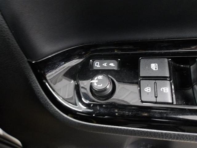 ヴォクシー ＺＳ　煌ＩＩＩ　バックガイドモニタ　両側Ｐドア　ＡＷ　ＬＥＤライト　Ａストップ　リアオートエアコン　イモビ　スマートキープッシュスタート　ワンオーナ　ＤＶＤ再生可　ＥＴＣ装備　キーレス　オートエアコン　三列シート（9枚目）