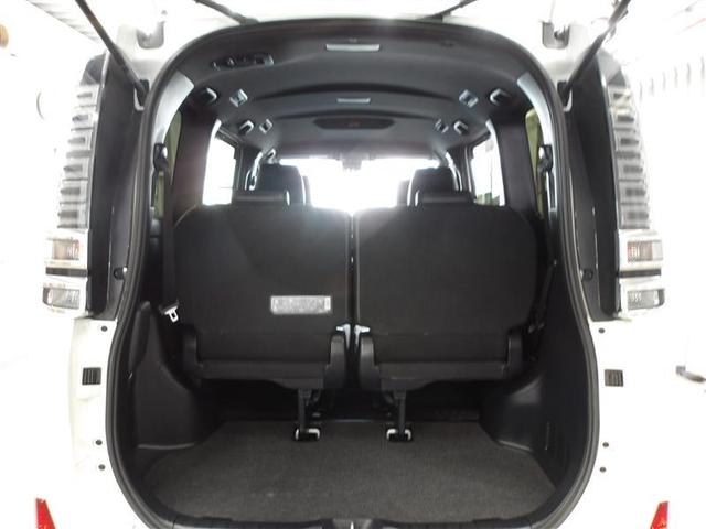 ヴォクシー ＺＳ　煌ＩＩＩ　バックガイドモニタ　両側Ｐドア　ＡＷ　ＬＥＤライト　Ａストップ　リアオートエアコン　イモビ　スマートキープッシュスタート　ワンオーナ　ＤＶＤ再生可　ＥＴＣ装備　キーレス　オートエアコン　三列シート（14枚目）