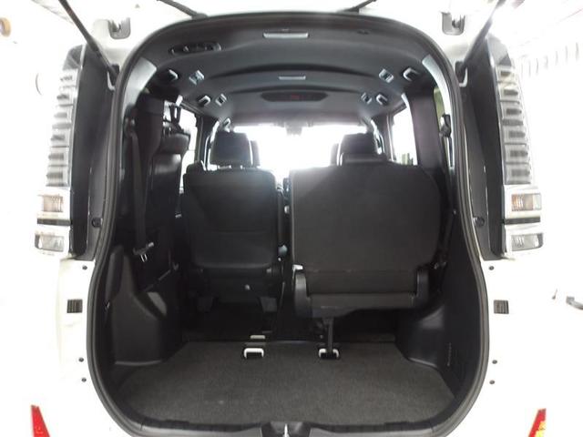 ヴォクシー ＺＳ　煌ＩＩＩ　バックガイドモニタ　両側Ｐドア　ＡＷ　ＬＥＤライト　Ａストップ　リアオートエアコン　イモビ　スマートキープッシュスタート　ワンオーナ　ＤＶＤ再生可　ＥＴＣ装備　キーレス　オートエアコン　三列シート（15枚目）