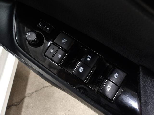 プリウスＰＨＶ Ｓナビパッケージ　地デジ　クルーズコントロール　ＬＥＤヘッドライト　ＥＳＣ　ナビＴＶ　パワステ　ＥＴＣ　ＰＷ　スマートキー　カーテンエアバック　キーフリー　セキュリティ　ＡＢＳ　ドライブレコーダー　エアバッグ（12枚目）
