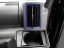 運転席のカップホルダーはエアコンの吹き出し口の前にありますので冷やしたり温めたり出来ます☆