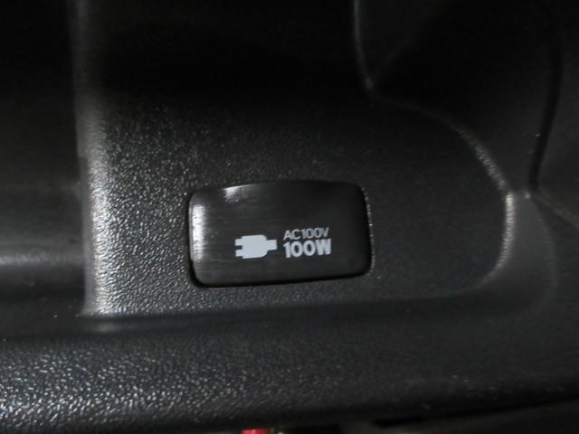 レジアスエースバン スーパーＧＬ　ダークプライム　ＡＣ１００Ｖ電源　スマートキー　プッシュスタート　ナビ　フルセグ　ＬＥＤヘッドライト　フォグランプ　オートエアコン　運転席助手席エアバック　小型貨物車４ナンバー５人乗り　リアエアコン　Ｔベル交換済（15枚目）