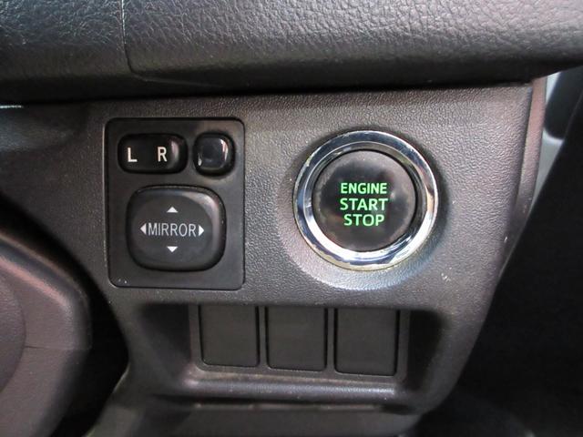レジアスエースバン スーパーＧＬ　ダークプライム　ＡＣ１００Ｖ電源　スマートキー　プッシュスタート　ナビ　フルセグ　ＬＥＤヘッドライト　フォグランプ　オートエアコン　運転席助手席エアバック　小型貨物車４ナンバー５人乗り　リアエアコン　Ｔベル交換済（17枚目）