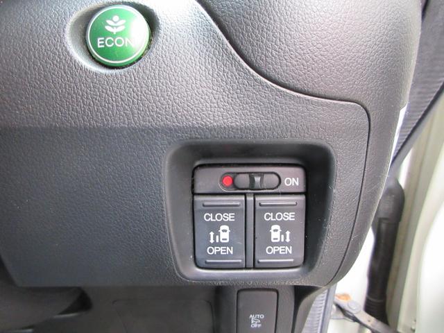 N-BOXカスタム G・ターボLパッケージ CTBA衝突軽減ブレーキ 両側電動スライド ナビ フルセグ Bluetoothオーディオ CD DVD バックカメラ 純正アルミ クルーズコントロール アイドリングST スマートキー ターボ車(24枚目)